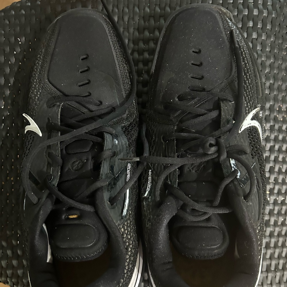 Pre-owned. Size 12. GT Cut